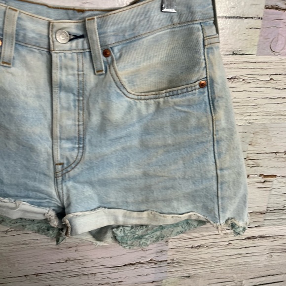 Levi’s 501 jean shorts size 26 - Picture 3 of 9